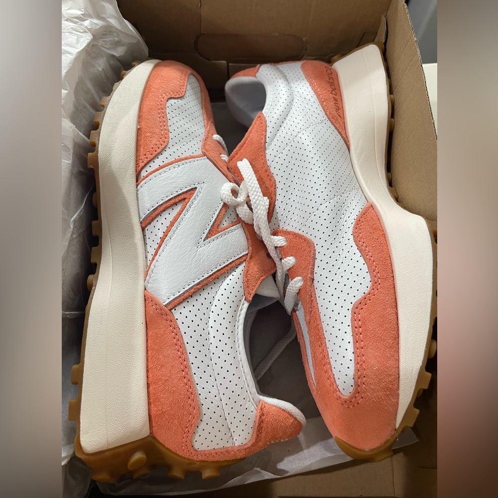 New Balance 327